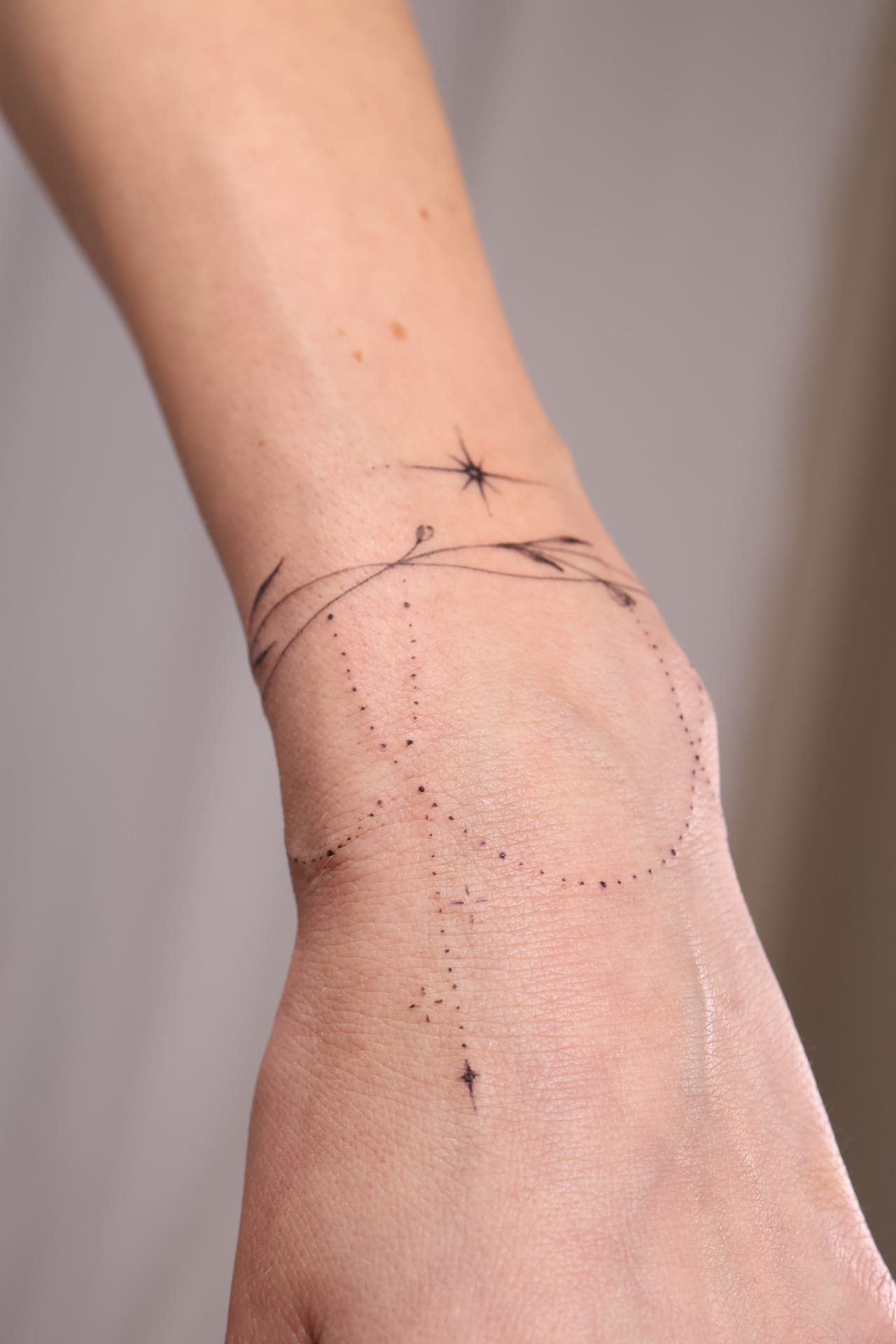 Fine line tatovering Oslo minimalistisk